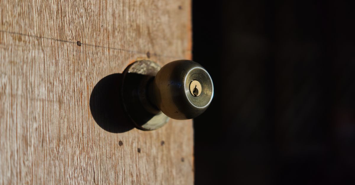 What Happens When You Call Our Emergency Locksmith for a House Lockout — Maple Guard Locksmith Hamilton